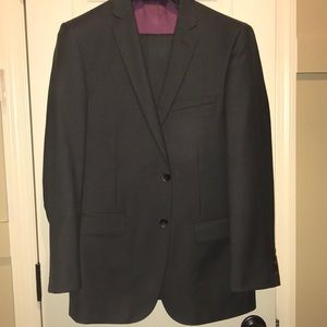 Very nice and high quality business suit.